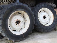 Rear wheels to suit a Newholland 80/100 hp